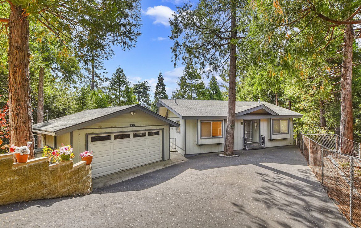 Great Starter Home with Garage - Go Lake Arrowhead